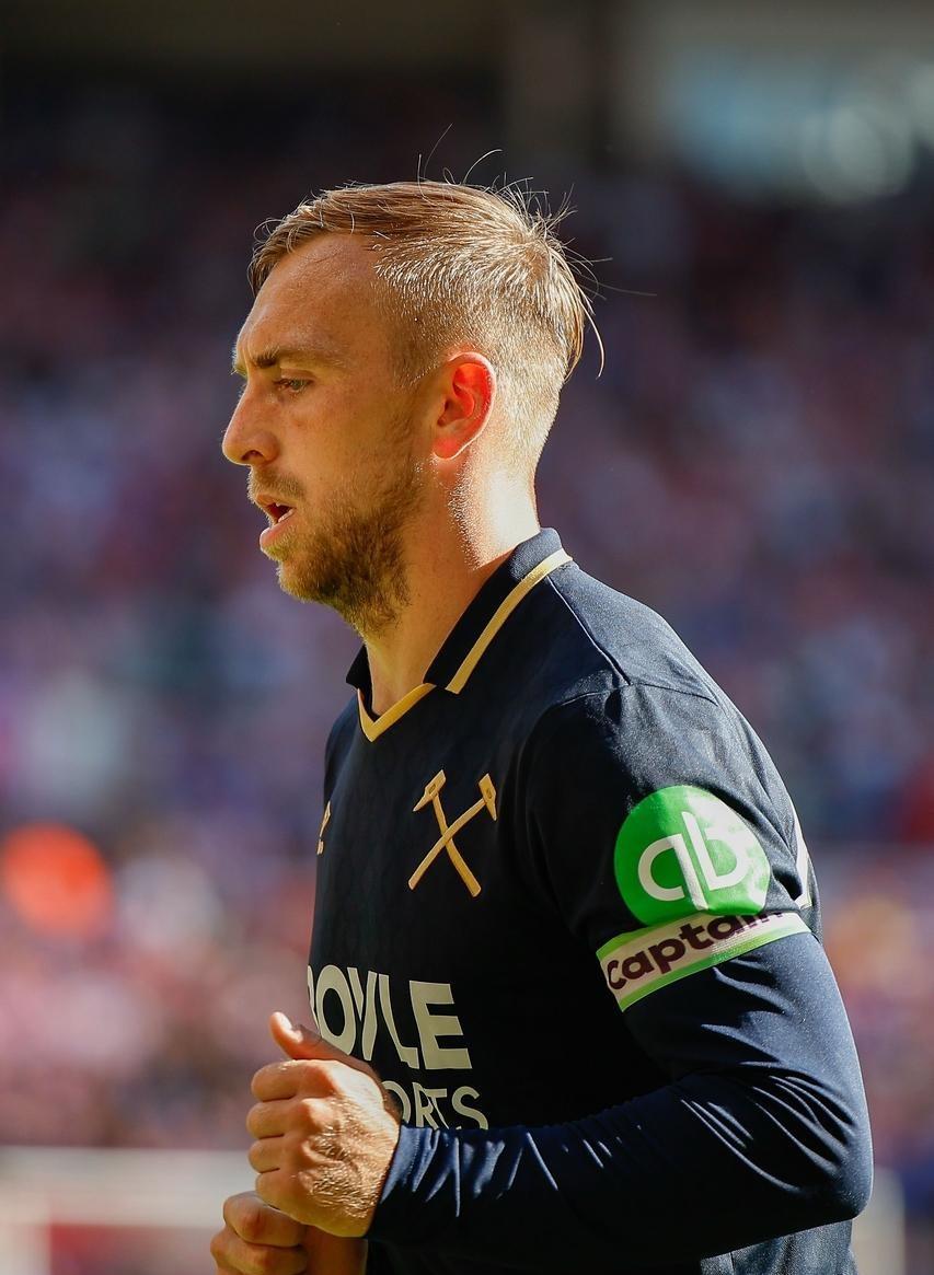 转折点！上海海港防线松动，英超集结日攻防权衡，球迷炸锅，训练强度明显提升的简单介绍-s15赛程